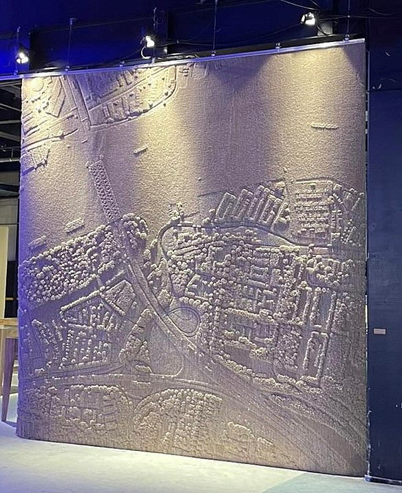 Dit 3D kleed van CS Rugs is onderdeel van het prijswinnende project ‘De zachte stad’ van Christien Meindertsma, te zien op DDW. CS rugs 3D kleed Rotterdam project de zachte stad Christien Meindertsma