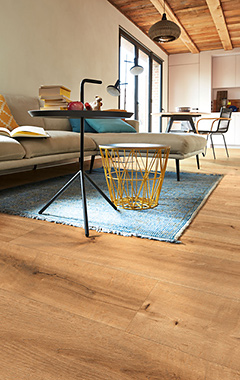 De vloer is geschikt voor ruimtes die veel worden gebruikt. (Foto: Tacoma Oak 7454, houtdessin). Tacoma oak 7454 allround DD700S