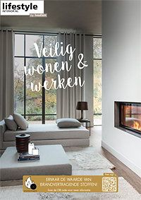 Poster van de campagne 'Veilig wonen & werken'. De consument kan de QR-code scannen om meer te weten te komen over de waarde van brandvertragende stoffen. poster-campagne-veilig-wonen-en-werken