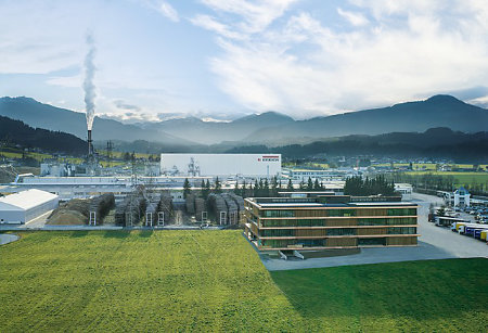 Hoofdkantoor van de Egger-groep in het Oostenrijkse St. Johann in Tirol. (Foto: EGGER Holzwerkstoffe) Hoofdkantoor van de Egger groep