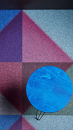 De kleur rood drukt volgens Tarkett sterke emoties uit IN DESSO X RENS blue 3007 002
