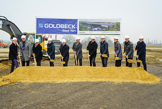 De eerste spadesteek wordt gezet voor het nieuwe logistieke centrum Parador Logistikzentrum Spatenstich 25012023 2