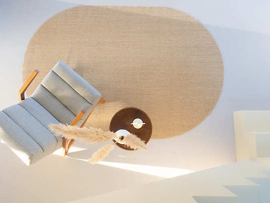 Het Shapes vloerkleed in ovale vorm in een woonkamer Shapes 45