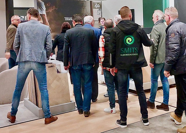 Veel belangstelling voor showroom en magazijn van Cotap. Veel belangstelling voor showroom en magazijn van Cotap1