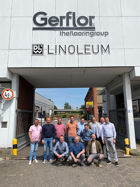 Het team van Headlam bezocht de DLW Linoleum fabriek. cc286c0 w1272 img4653