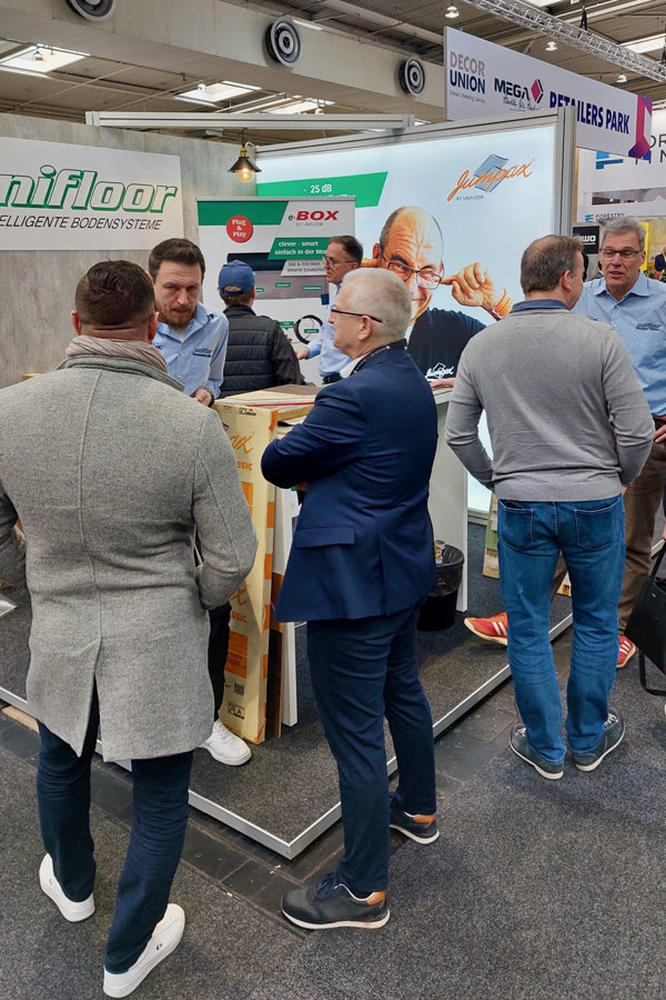 Veel geïnteresseerd bezoek bij Unifloor.