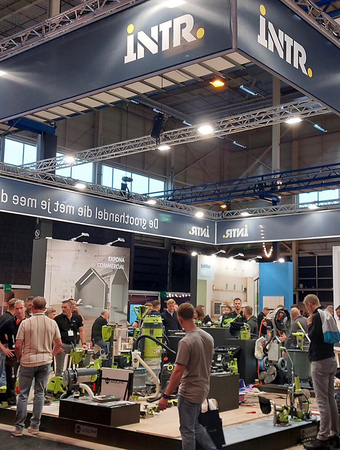Continue drukte en bedrijvigheid op de stand van INTRjpg
